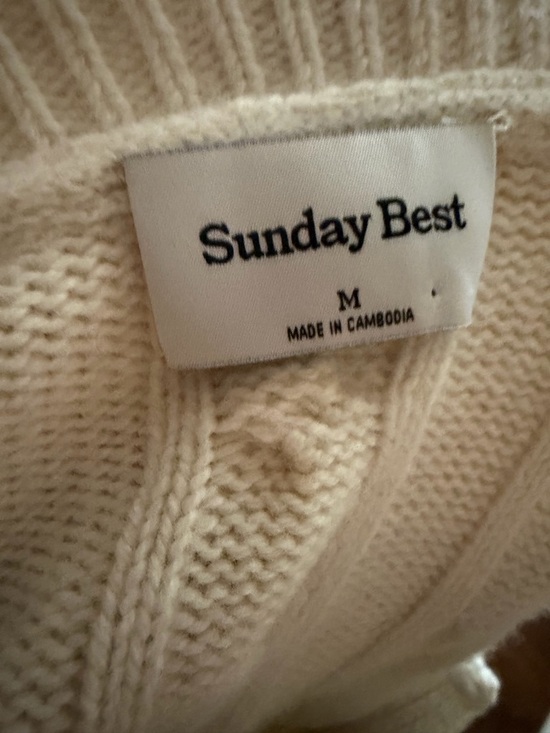 Aritzia Sunday Best Lottie Collared Cable-Knit V-Neck Sweater in Whisper White - Picture 8 of 10